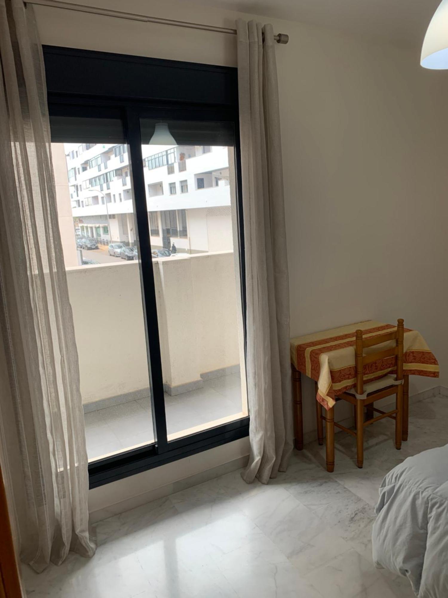 Homestay Privada En Urbanizacion Con Piscina Y Pista De Padel