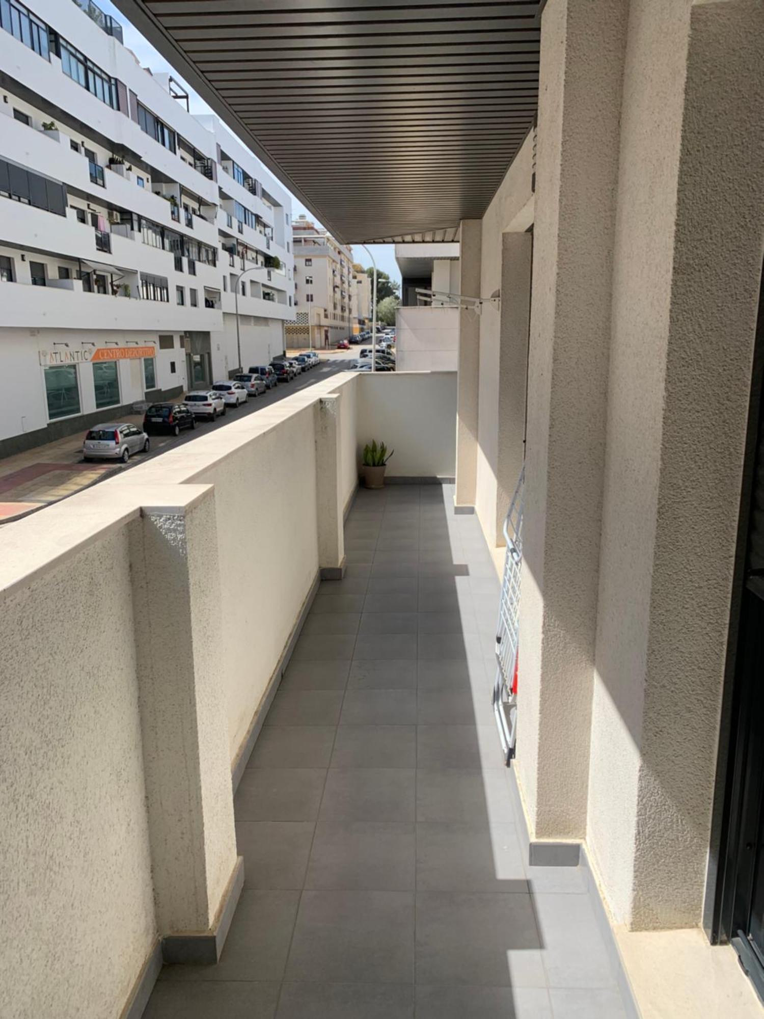 Privada En Urbanizacion Con Piscina Y Pista De Padel *